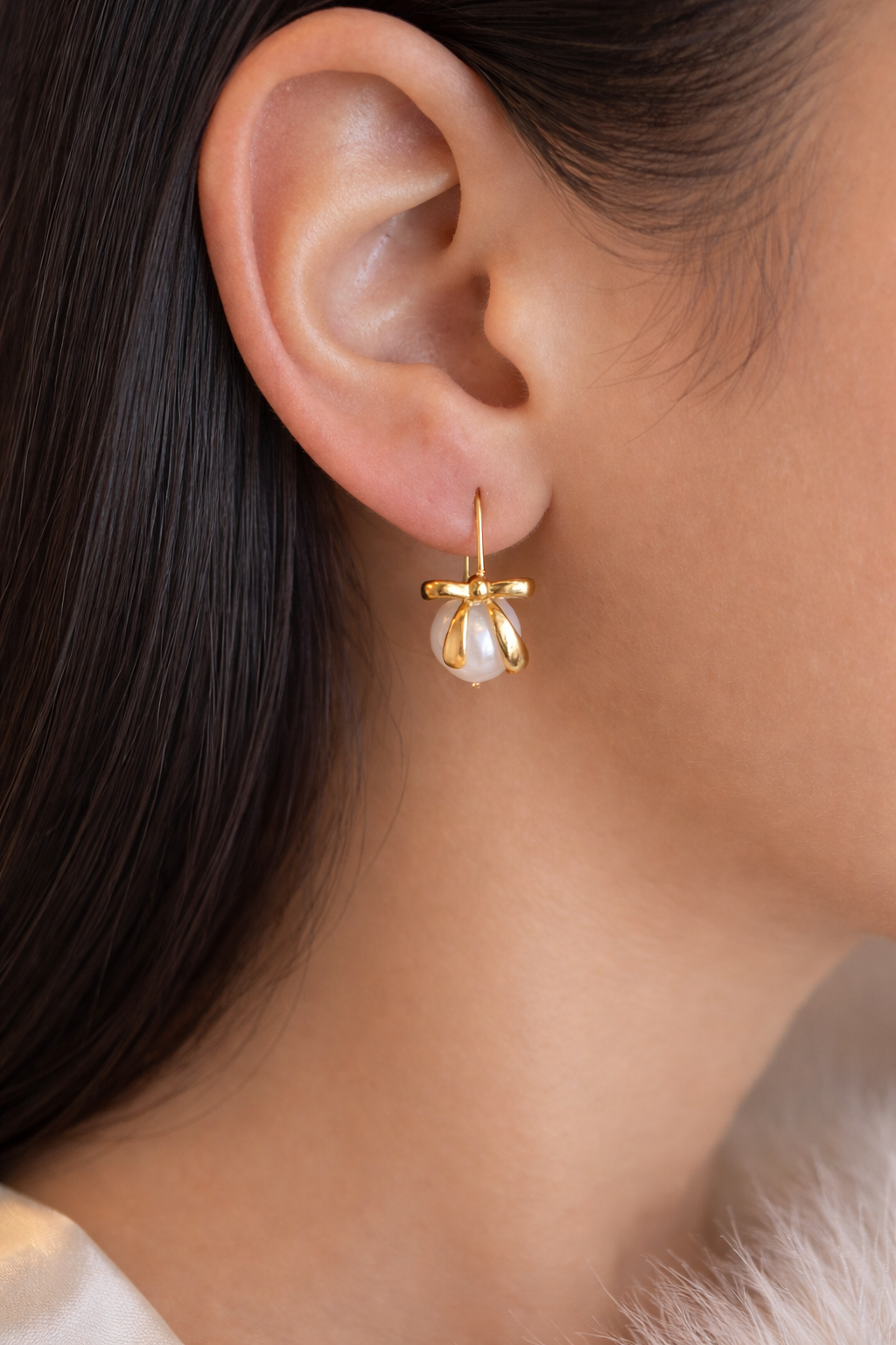 Bow + white pearl earrings 18k gold