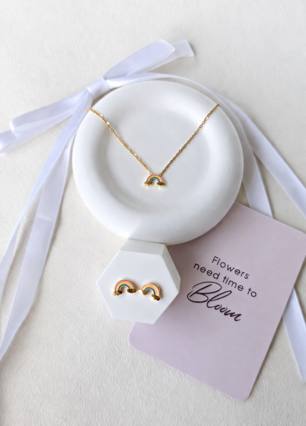 Gold-tone stainless steel set with a chain and rainbow earrings