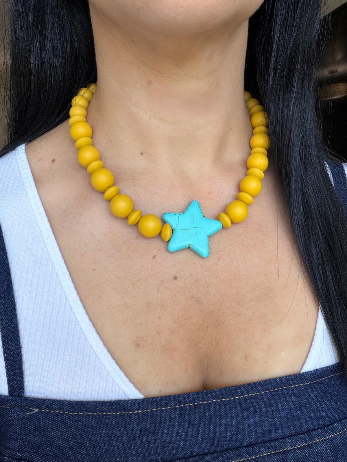 Ball and star necklace