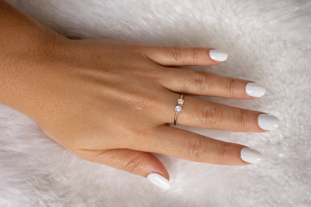 Open gold ring featuring a 9x5 mm bow design and a white zirconia inlay.